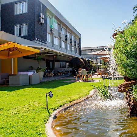 Cresta Oasis Hotel Harare Exterior foto