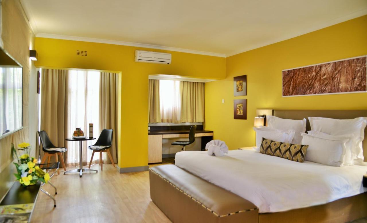 Cresta Oasis Hotel Harare Exterior foto