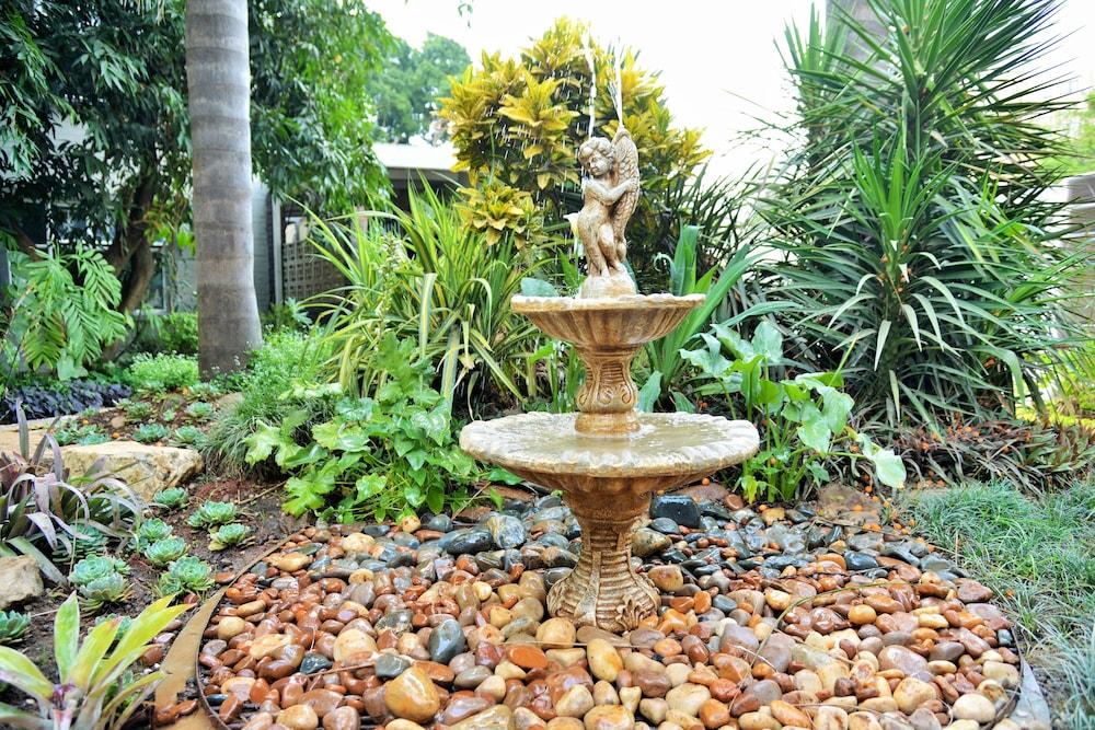 Cresta Oasis Hotel Harare Exterior foto