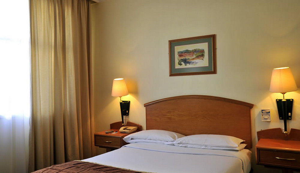 Cresta Oasis Hotel Harare Exterior foto
