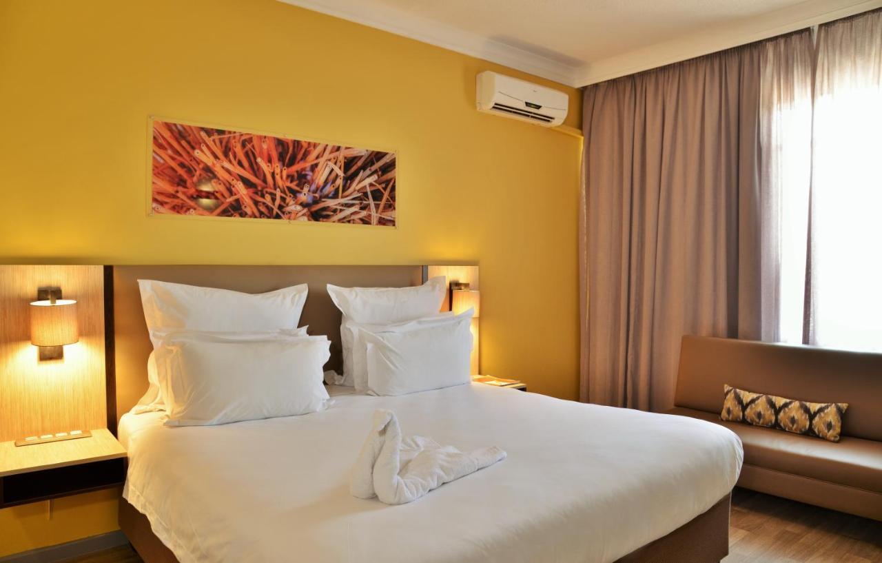 Cresta Oasis Hotel Harare Exterior foto