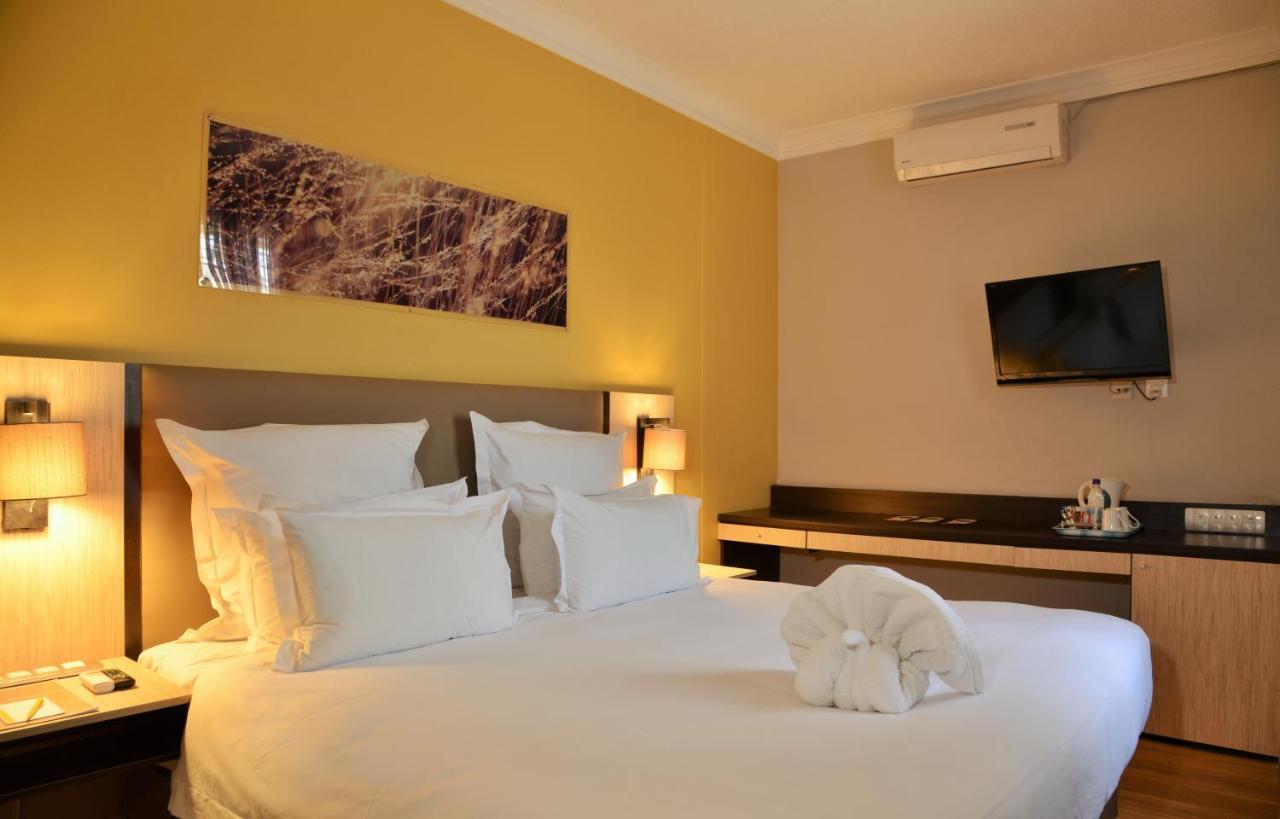 Cresta Oasis Hotel Harare Exterior foto